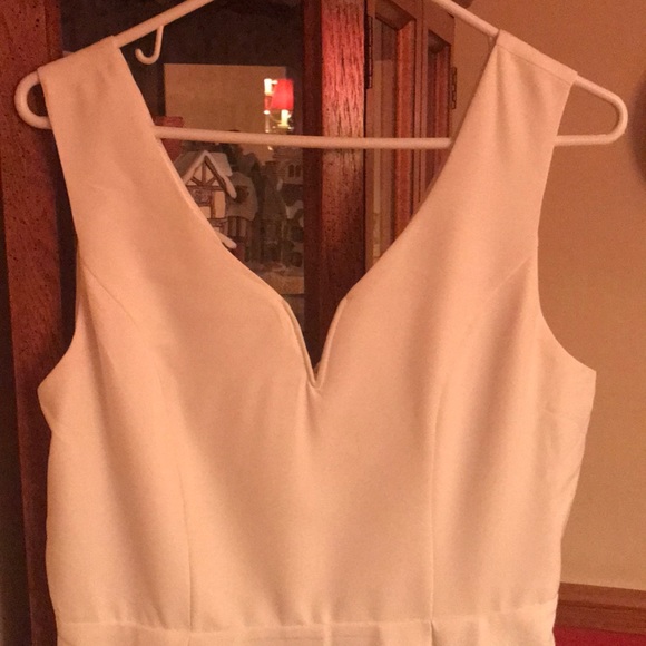 ALYA DRESS WHITE V NECK SLEEVELESS SIZE LARGE - Picture 2 of 4